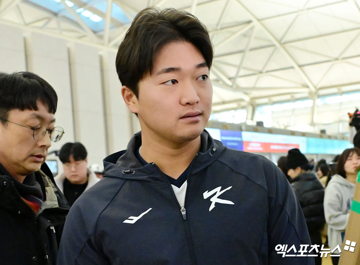 고우석이 미네소타 트윈스로 트레이드됐다. 동시에 미국 메이저리그(MLB) 데뷔의 꿈을 이룰 수 있는 기회를 얻었다. 미국 디트로이트 지역 매체 'M라이브 미디어 그룹'의 에반 우드베리 기자는 6일 SNS를 통해 '디트로이트 타이거즈가 우완투수 고우석을 현금 트레이드로 미네소타에 보냈다. 고우석은 최근 디트로이트 산하 트리플A 톨레도 머드헨스에서 좋은 투구를 펼치고 있었다. 그는 현재 40인 로스터에는 포함돼 있지 않다'고 밝혔다. 엑스포츠뉴스DB