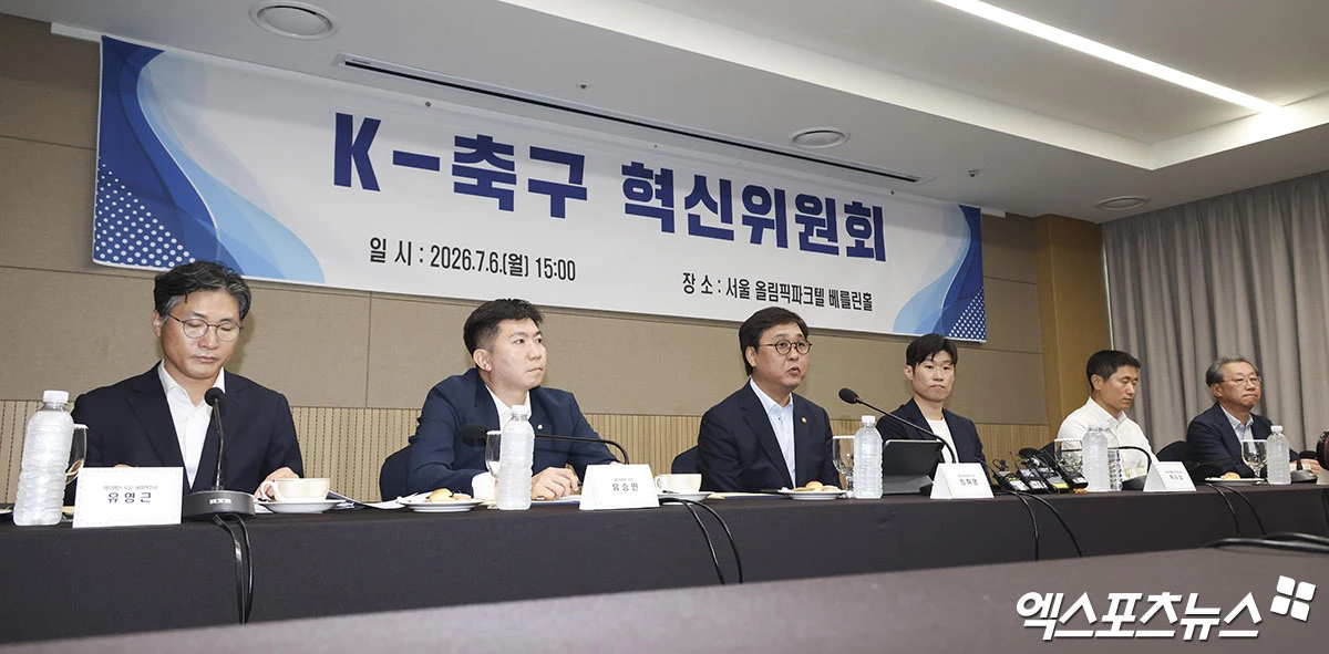 한국 축구의 레전드 박지성과 한국 체육계의 수장 유승민 대한체육회장이 한국 축구 재건을 위해 손을 맞잡았다. 문화체육관광부(문체부)는 6일 서울 송파구 올림픽파크텔에서 회의를 열어 K-축구혁신위원회(이하 혁신위)를 출범했다. 혁신위는 국제축구연맹(FIFA) 분과위원회 위원을 맡고 있는 한국 축구의 레전드 박지성과 한국 체육계 수장 유승민 대한체육회 회장 공동위원장 체제로 출발한다. 사진 올림픽공원, 박지영 기자
