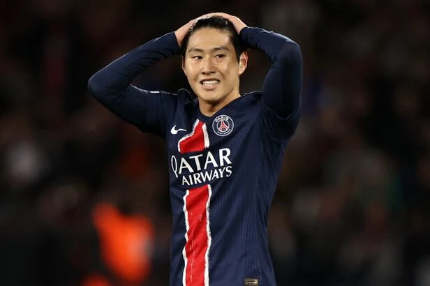 이강인의 소속팀 파리 생제르맹(PSG)과 스페인 명문 아틀레티코 마드리드가 그의 이적료를 두고 합의점을 찾았다. 선수 측은 이전부터 아틀레티코 이적을 원했기 때문에 두 구단 합의가 중요했는데, PSG와 아틀레티코 모두 보너스를 포함해 4000만 유로(한화 700억원)의 이적료 발생시키는 조건에 동의한 것으로 전해졌다. 유럽축구 이적시장 전문가 파브리치오 로마노는 6일 개인 소셜미디어(SNS)를 통해 '이강인이 아틀레티코 마드리드로 향한다'며 선수의 이적이 성사됐을 때 적는 'HERE WE GO'를 썼다. 로마노는 '4000만 유로의 가치가 있는 딜이며 개인 합의는 몇 개월 전 이미 이뤄졌다'고 했다. 연합뉴스