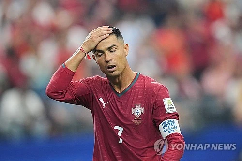 크리스티아누 호날두의 마지막 월드컵이 막을 내렸다. 스페인이 포르투갈을 잡고 8강에 올랐다. 스페인은 7일(한국시간) 미국 댈러스의 댈러스 스타디움에서 열린 2026 국제축구연맹(FIFA) 북중미 월드컵 16강전서 포르투갈을 1-0으로 꺾었다. 경기 전 이번이 마지막 월드컵이라고 밝혔던 호날두는 스페인전 패배로 더이상 여정을 이어가지 못하고 자신의 마지막 월드컵을 마무리했다. 연합뉴스