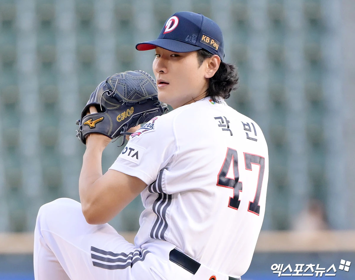8일 오후 서울 송파구 잠실야구장에서 열린 ‘2026 신한 SOL Bank KBO리그' SSG 랜더스와 두산 베어스의 경기, 1회초 두산 선발투수 곽빈이 공을 힘차게 던지고 있다. 잠실, 김한준 기자