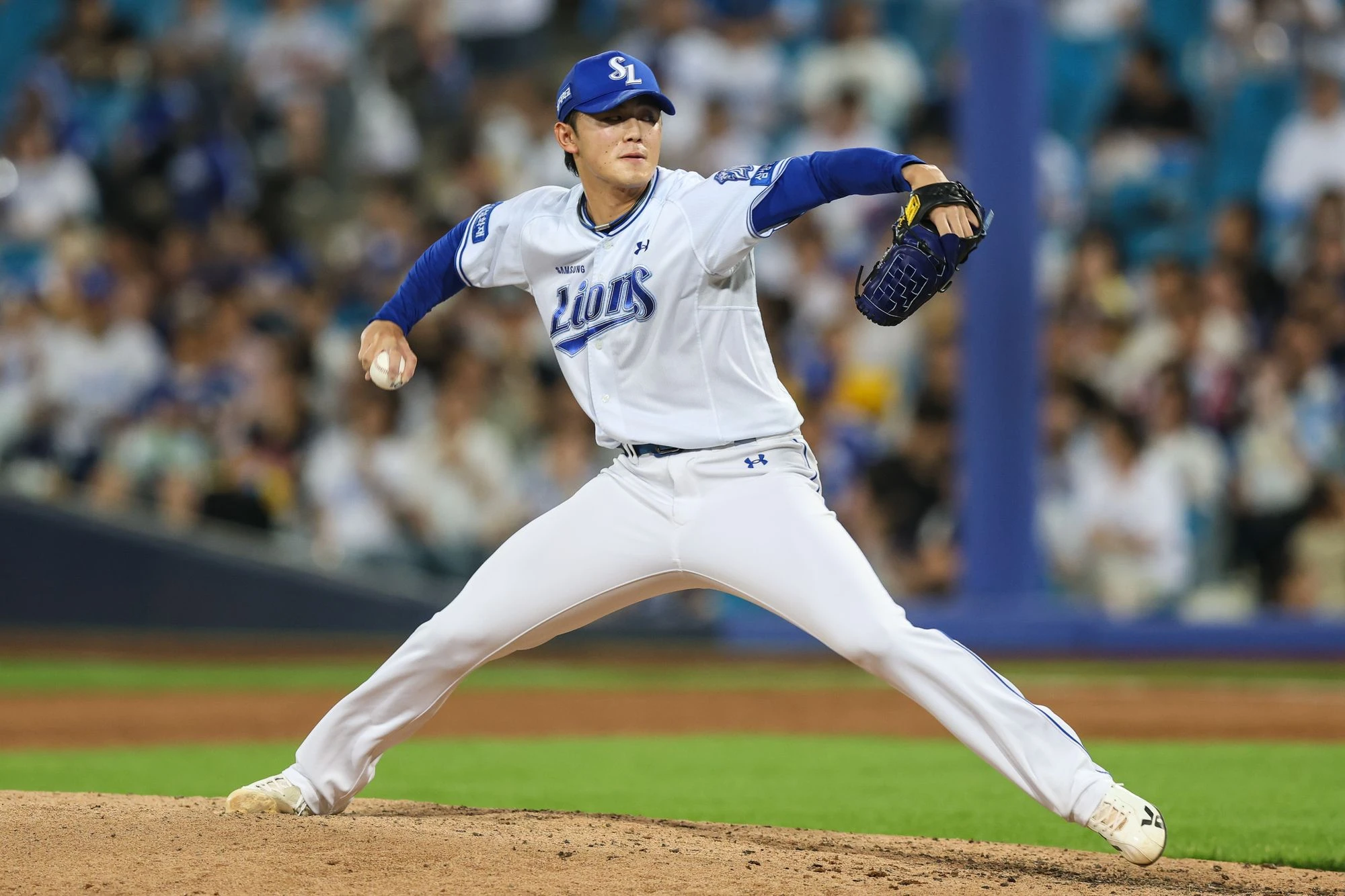 삼성 라이온즈 일본 파이어볼러 미야지 유라가 8일 대구 삼성 라이온즈파크에서 열린 2026 신한 SOL KBO리그 LG 트윈스와의 팀 간 10차전에서 5회초 등판 직후 헤드샷 사구로 퇴장 조치됐다. 사진 삼성 라이온즈