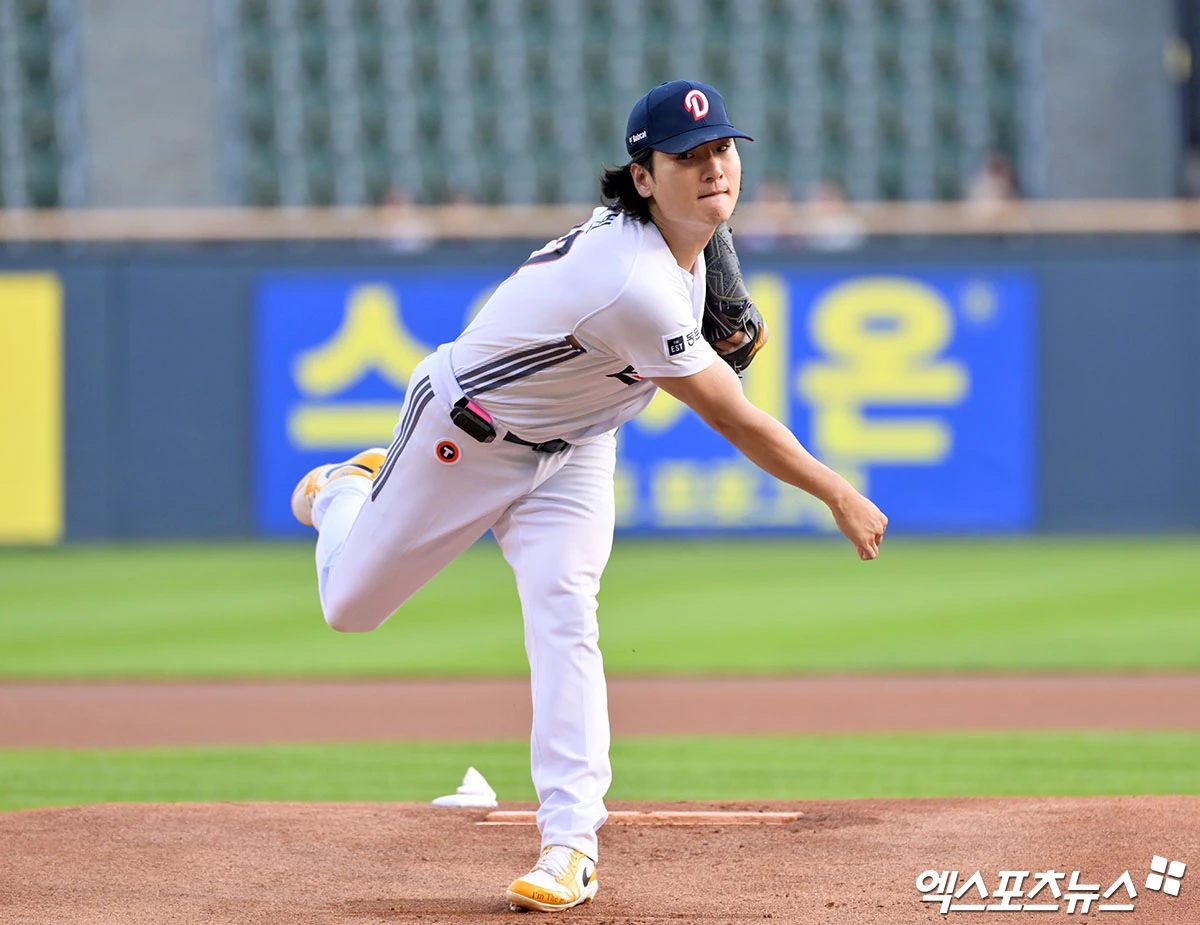 8일 오후 서울 송파구 잠실야구장에서 열린 ‘2026 신한 SOL Bank KBO리그' SSG 랜더스와 두산 베어스의 경기, 1회초 두산 선발투수 곽빈이 공을 힘차게 던지고 있다. 잠실, 김한준 기자