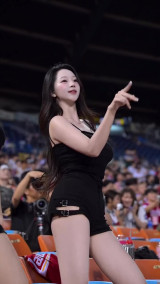 이연진 치어리더, '골반 여신' 인증…반전 몸매 드러난 응원 퍼포먼스