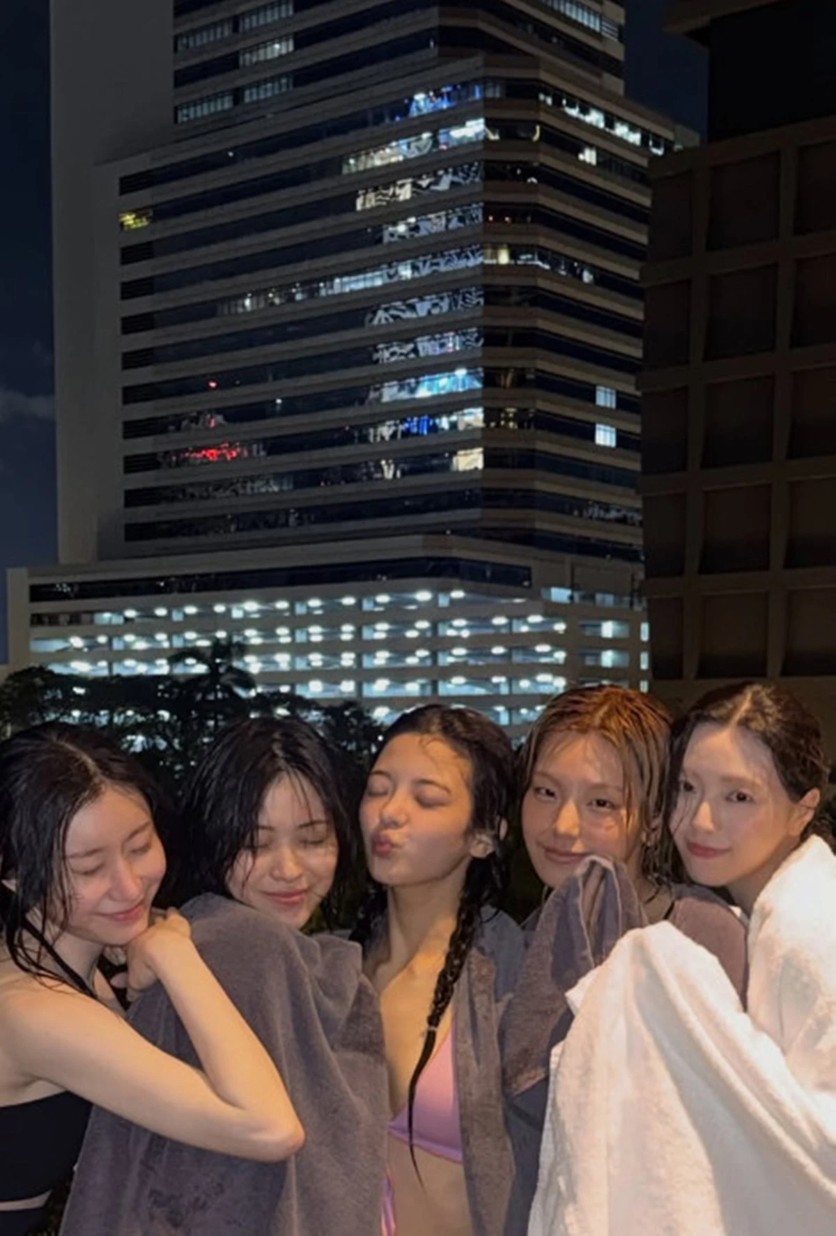 사진 = 채령 SNS