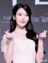 아이유는 언제 웃나…'역사왜곡' 논란 넘자 이종석과 '결별' [엑's 이슈]