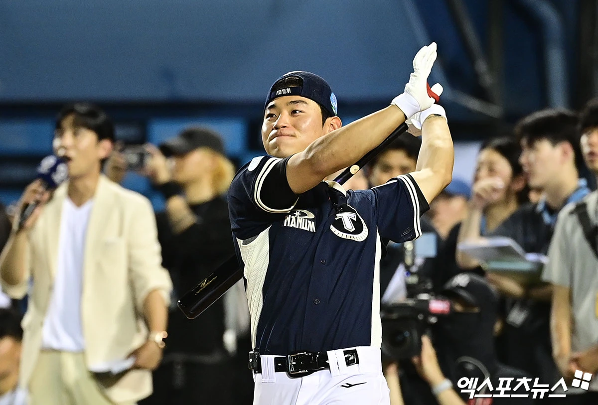10일 오후 서울 송파구 잠실야구장에서 열린 '2026 신한 SOL KBO 올스타 프라이데이 홈런더비'에 출전한 KIA 김도영이 타격하고 있다. 김한준·박지영 기자