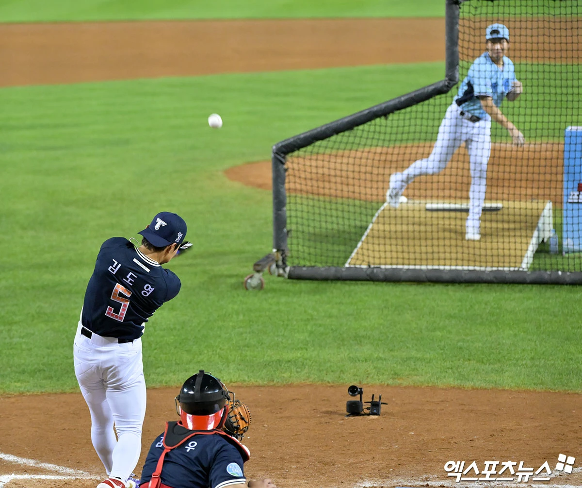 10일 오후 서울 송파구 잠실야구장에서 열린 '2026 신한 SOL KBO 올스타 프라이데이 홈런더비’에 출전한 KIA 김도영이 타격을 하고 있다. 잠실, 김한준·박지영 기자