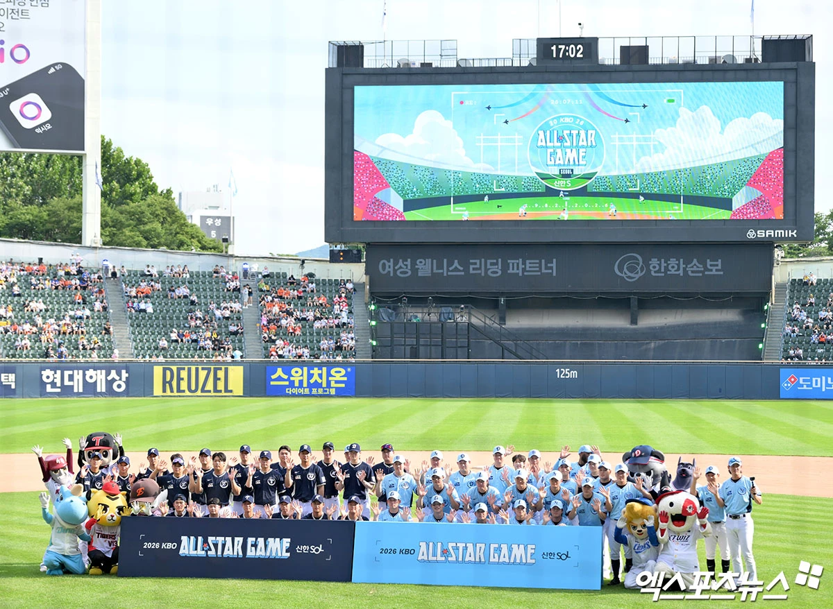 11일 오후 서울 송파구 잠실야구장에서 열린 '2026 신한 SOL KBO 올스타전' 경기, 올스타전 선수들이 기념촬영을 갖고 있다. 잠실, 김한준·박지영 기자