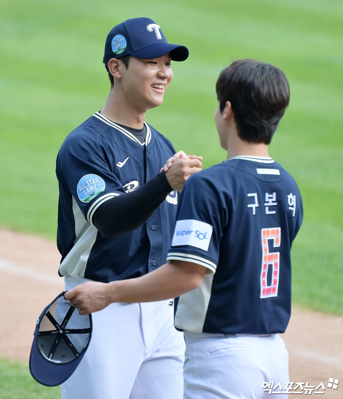11일 오후 서울 송파구 잠실야구장에서 열린 '2026 신한 SOL KBO 올스타전' 경기, 우승을 차지한 LG가 기뻐하고 있다. 잠실, 김한준·박지영 기자