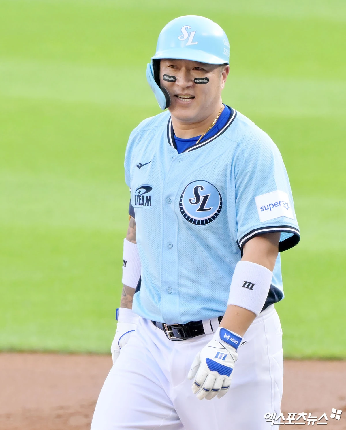 11일 오후 서울 송파구 잠실야구장에서 열린 '2026 신한 SOL KBO 올스타전' 경기, 2회 드림올스타 최형우가 교체되고 있다. 잠실, 김한준·박지영 기자