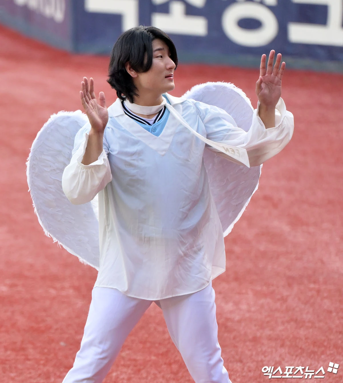 11일 오후 서울 송파구 잠실야구장에서 열린 '2026 신한 SOL KBO 올스타전' 경기, 드림 올스타 곽빈이 퍼포먼스를 선보이고 있다. 잠실, 김한준·박지영 기자