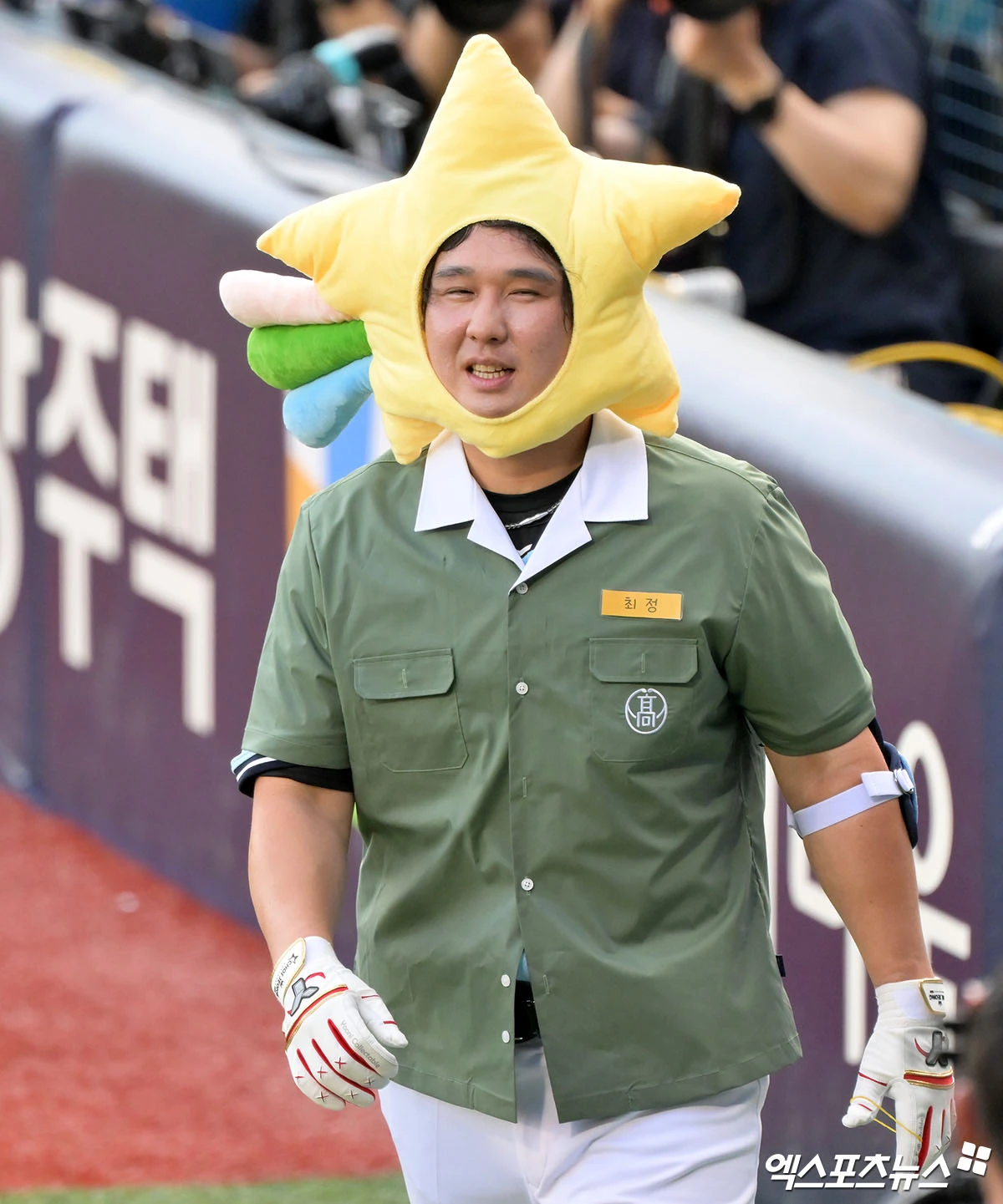11일 오후 서울 송파구 잠실야구장에서 열린 '2026 신한 SOL KBO 올스타전' 경기, 1회말 드림올스타 최정이 퍼포먼스를 선보이고 있다. 잠실, 김한준·박지영 기자