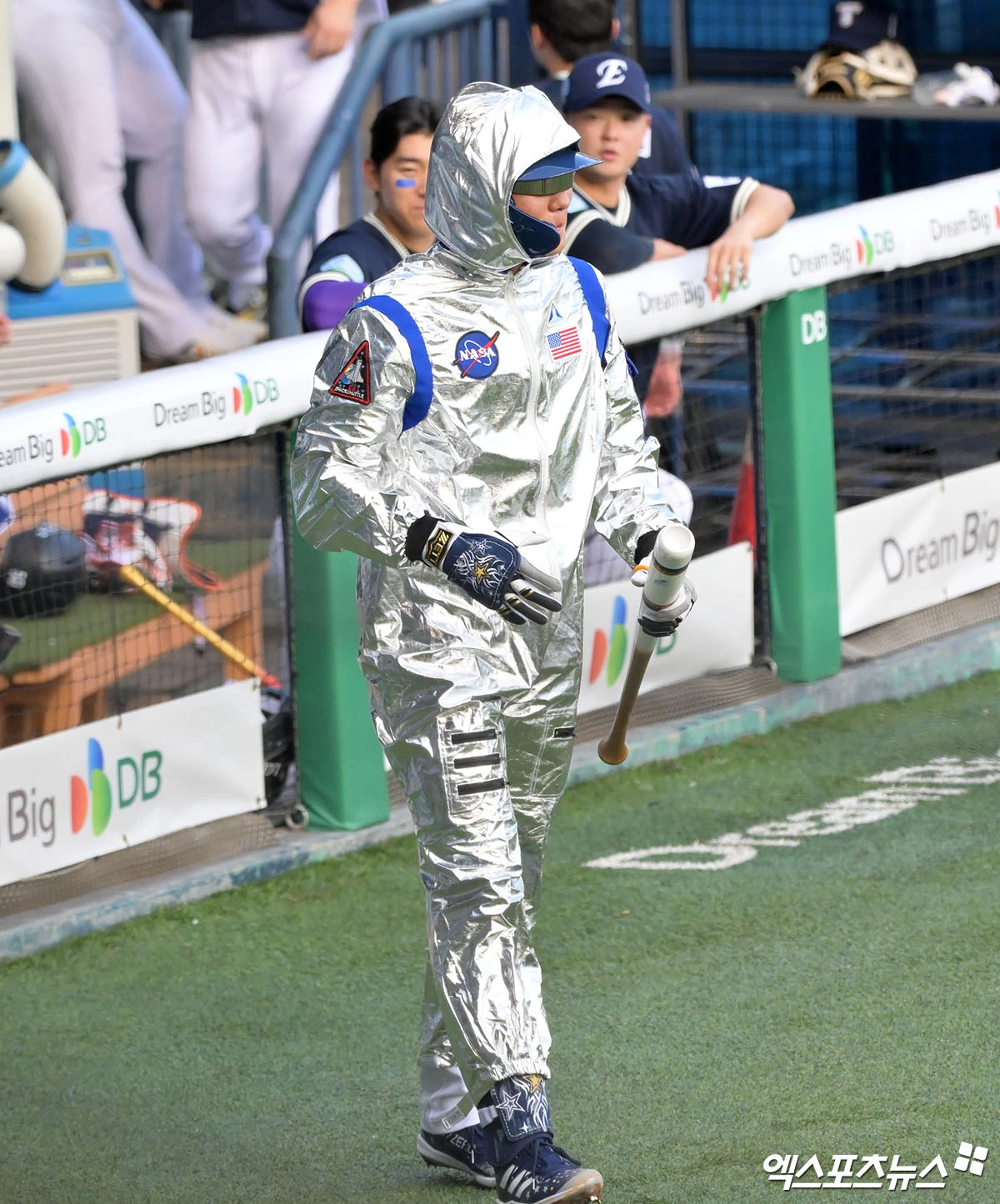11일 오후 서울 송파구 잠실야구장에서 열린 '2026 신한 SOL KBO 올스타전' 경기, 2회초 나눔올스타 김주원이 퍼포먼스를 선보이고 있다. 잠실, 김한준·박지영 기자