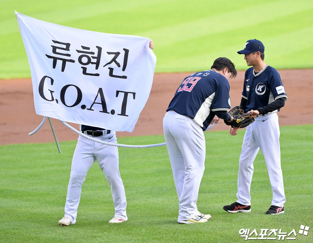 11일 오후 서울 송파구 잠실야구장에서 열린 '2026 신한 SOL KBO 올스타전' 경기, 2회말 나눔올스타 류현진이 퍼포먼스를 선보이고 있다. 잠실, 김한준·박지영 기자