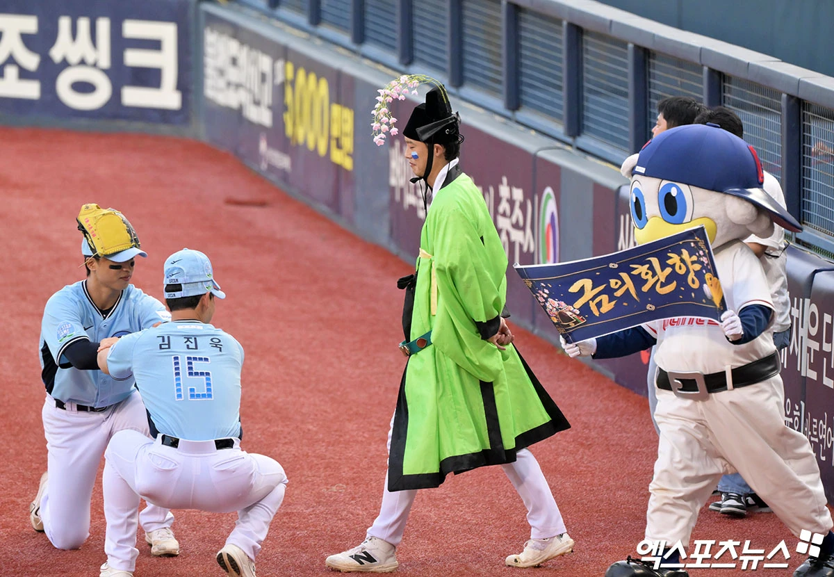 11일 오후 서울 송파구 잠실야구장에서 열린 '2026 신한 SOL KBO 올스타전' 경기, 4회 드림 올스타 현도훈이 퍼포먼스를 선보이고 있다. 잠실, 김한준·박지영 기자