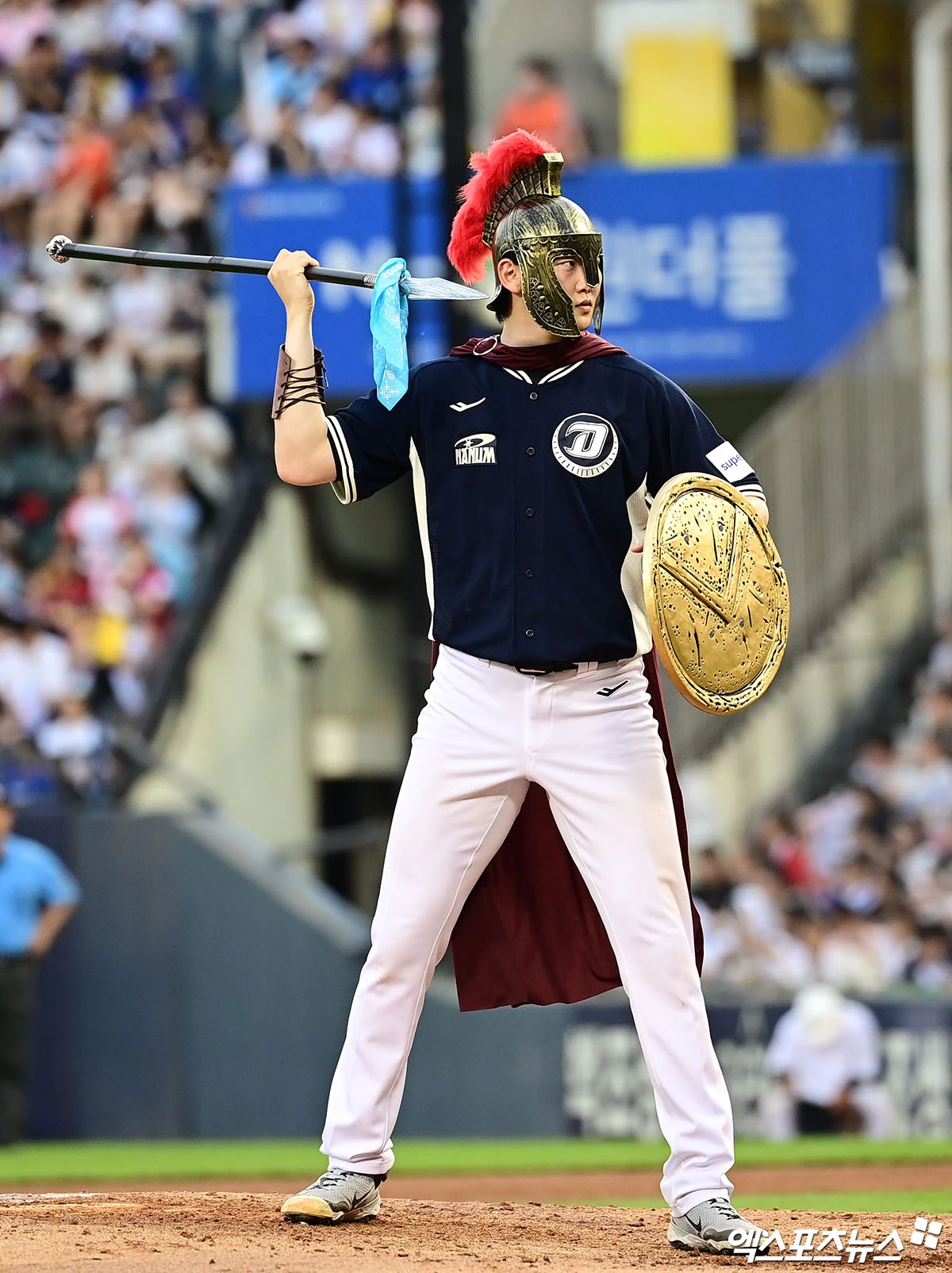 11일 오후 서울 송파구 잠실야구장에서 열린 '2026 신한 SOL KBO 올스타전' 팀 나눔과 팀 드림의 경기, 5회말 나눔 전사민이 퍼포먼스를 선보이고 있다. 잠실, 김한준·박지영 기자