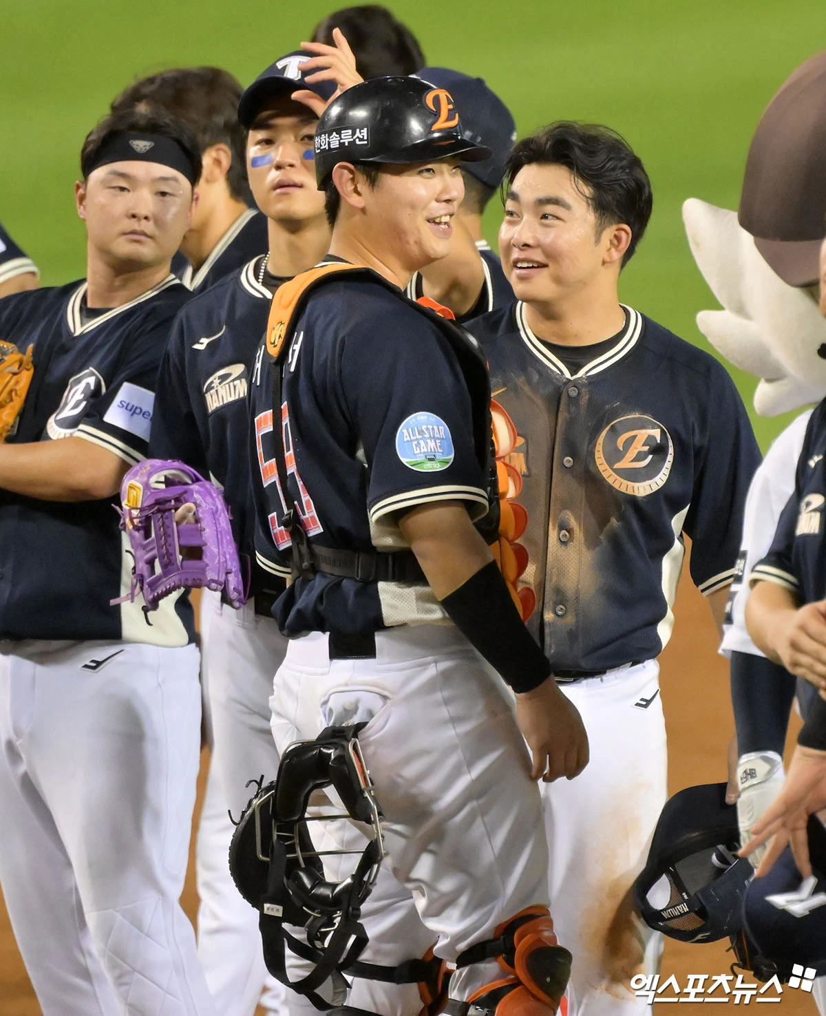 11일 오후 서울 송파구 잠실야구장에서 열린 '2026 신한 SOL KBO 올스타전' 경기, 나눔올스타가 드림올스타에 10:2 승리를 거뒀다. 경기에서 승리한 나눔올스타 선수단이 기뻐하고 있다. 잠실, 김한준·박지영 기자