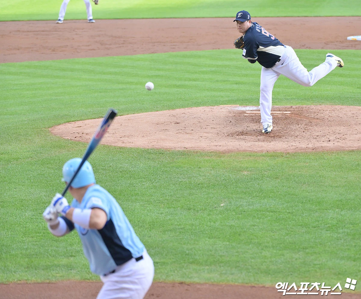 11일 오후 서울 송파구 잠실야구장에서 열린 '2026 신한 SOL KBO 올스타전' 경기, 2회말 나눔올스타 류현진이 공을 힘차게 던지고 있다. 잠실, 김한준·박지영 기자