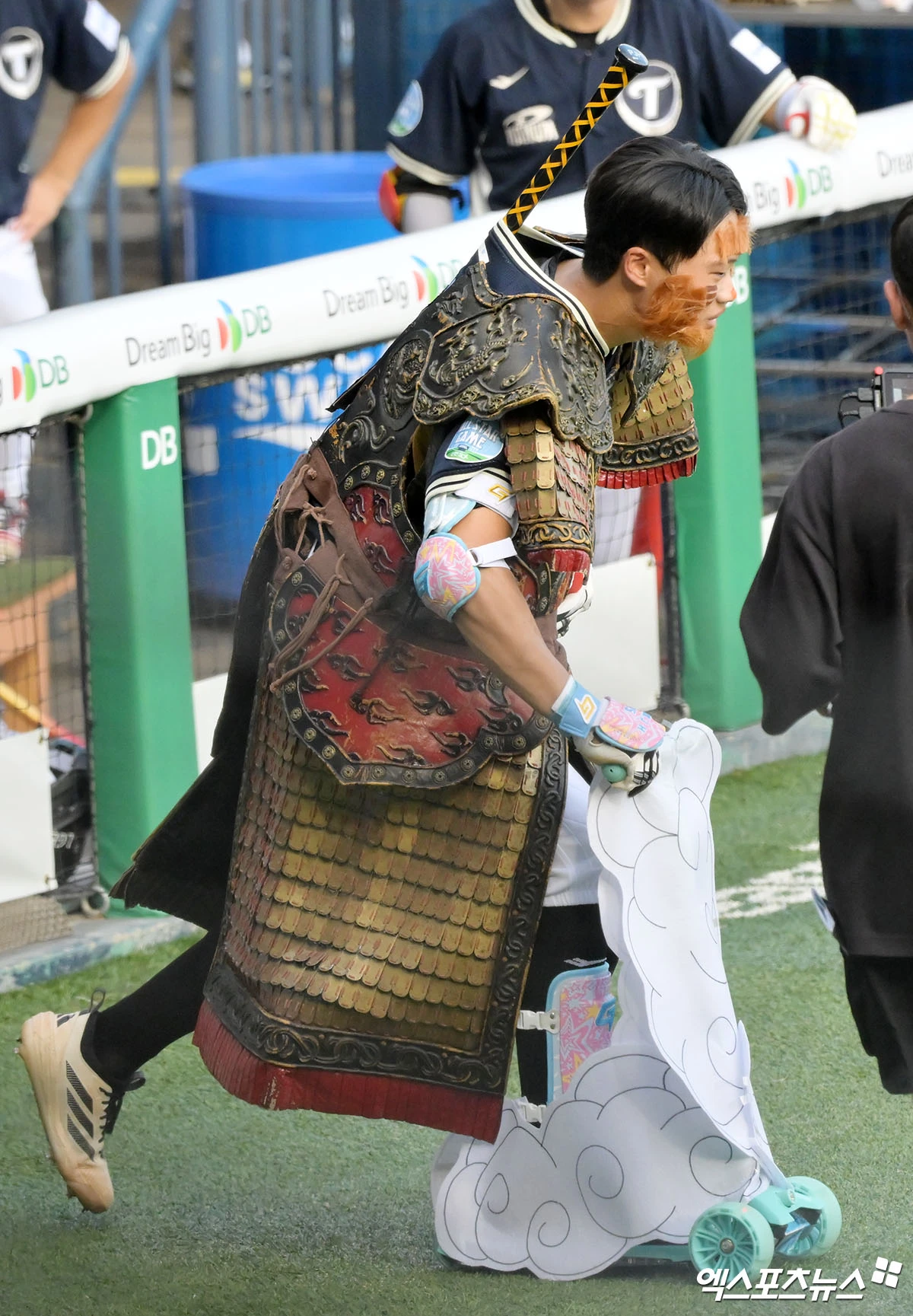 11일 오후 서울 송파구 잠실야구장에서 열린 '2026 신한 SOL KBO 올스타전' 경기, 2회초 나눔올스타 박재현이 퍼포먼스를 선보이고 있다. 잠실, 김한준·박지영 기자
