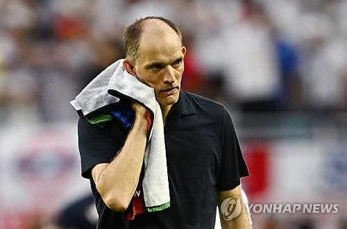 60년 만의 월드컵 우승을 꿈꾸는 잉글랜드가 주드 벨링엄의 멀티 골을 앞세워 역대 첫 4강 진출에 도전한 노르웨이를 꺾고 준결승에 합류했다. 잉글랜드는 12일 미국 플로리다주 마이애미 가든스의 마이애미 스타디움에서 열린 노르웨이와 2026 북중미 월드컵 8강에서 120분 연장 혈투 끝에 2-1로 승리했다. 이날 승리로 잉글랜드는 2018년 러시아 대회 이후 8년 만에 준결승에 진출, 1966년 대회 이후 60년 만의 역대 두 번째 우승 도전을 이어갔다. 잉글랜드는 아르헨티나-스위스 8강전 승자와 결승 진출을 다툰다. 연합뉴스