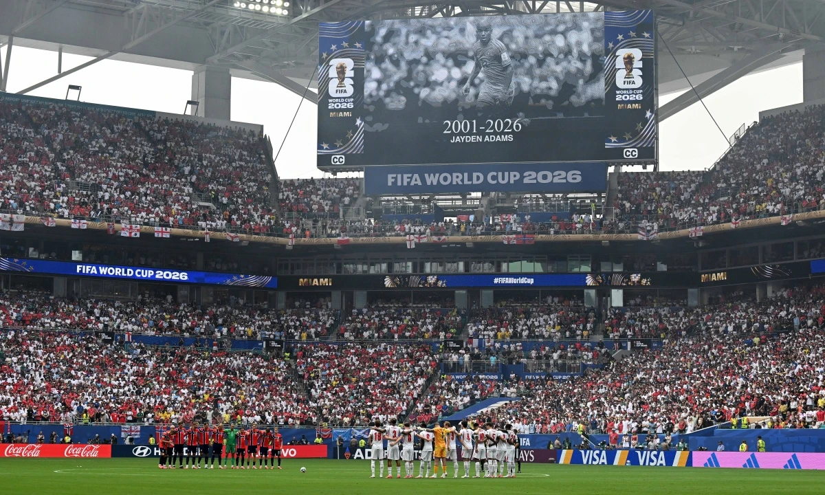 안타까운 소식이 전해졌다. 남아프리카공화국 국가대표로 2026 국제축구연맹(FIFA) 북중미 월드컵 조별리그 A조 3차전에서 한국을 상대로 교체 출전하기도 했던 남아공의 미드필더 제이든 애덤스가 세상을 떠났다. 불과 2주 전만 하더라도 월드컵 32강에 오른 남아공의 일원으로 뛰었던 그다. 애덤스의 소속팀 마멜로디 선다운스는 12일(한국시간) 구단 공식 채널을 통해 애덤스의 사망 소식을 발표했다. 사진 연합뉴스