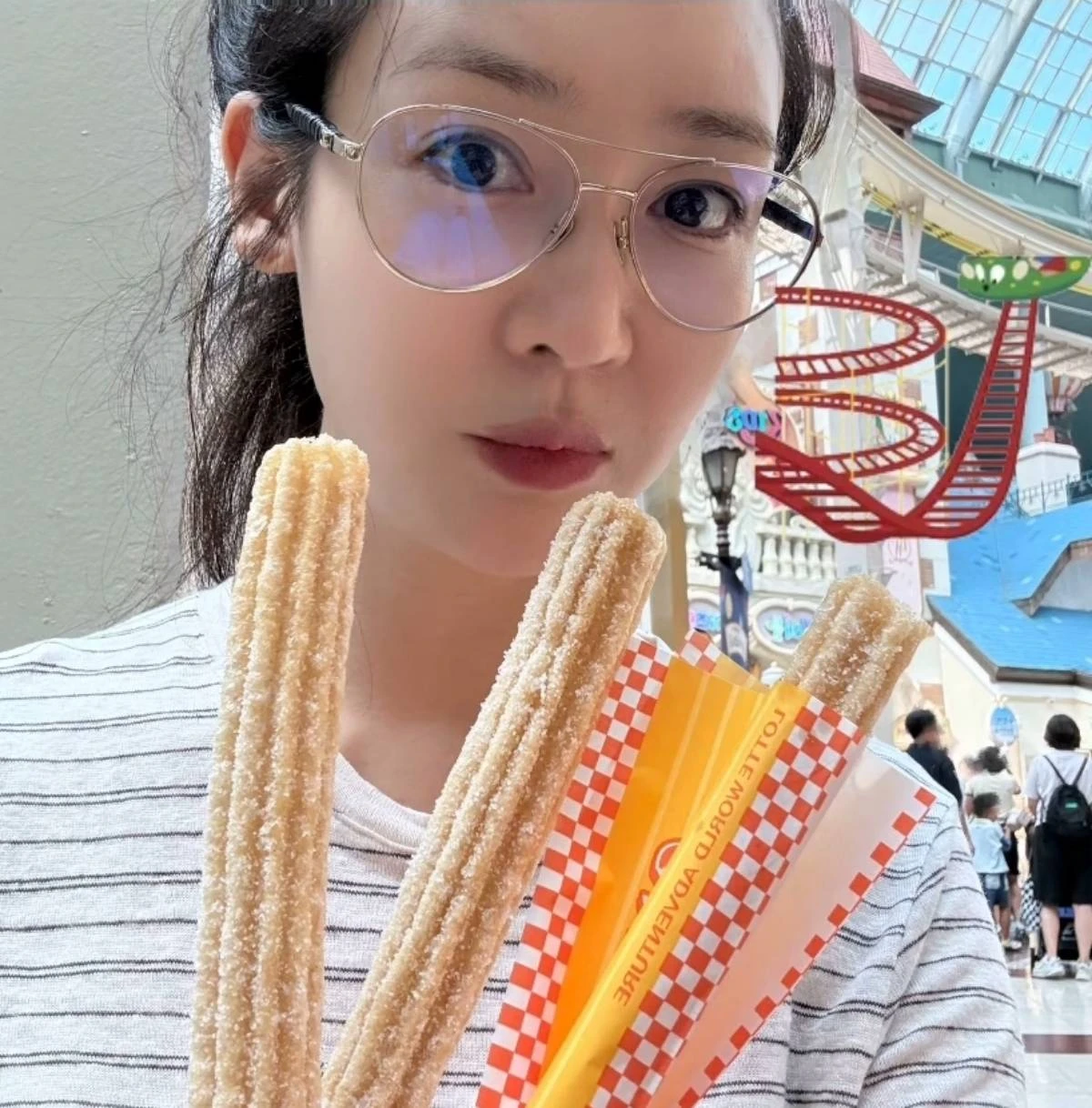 성유리, 두 딸과 놀이공원 방문