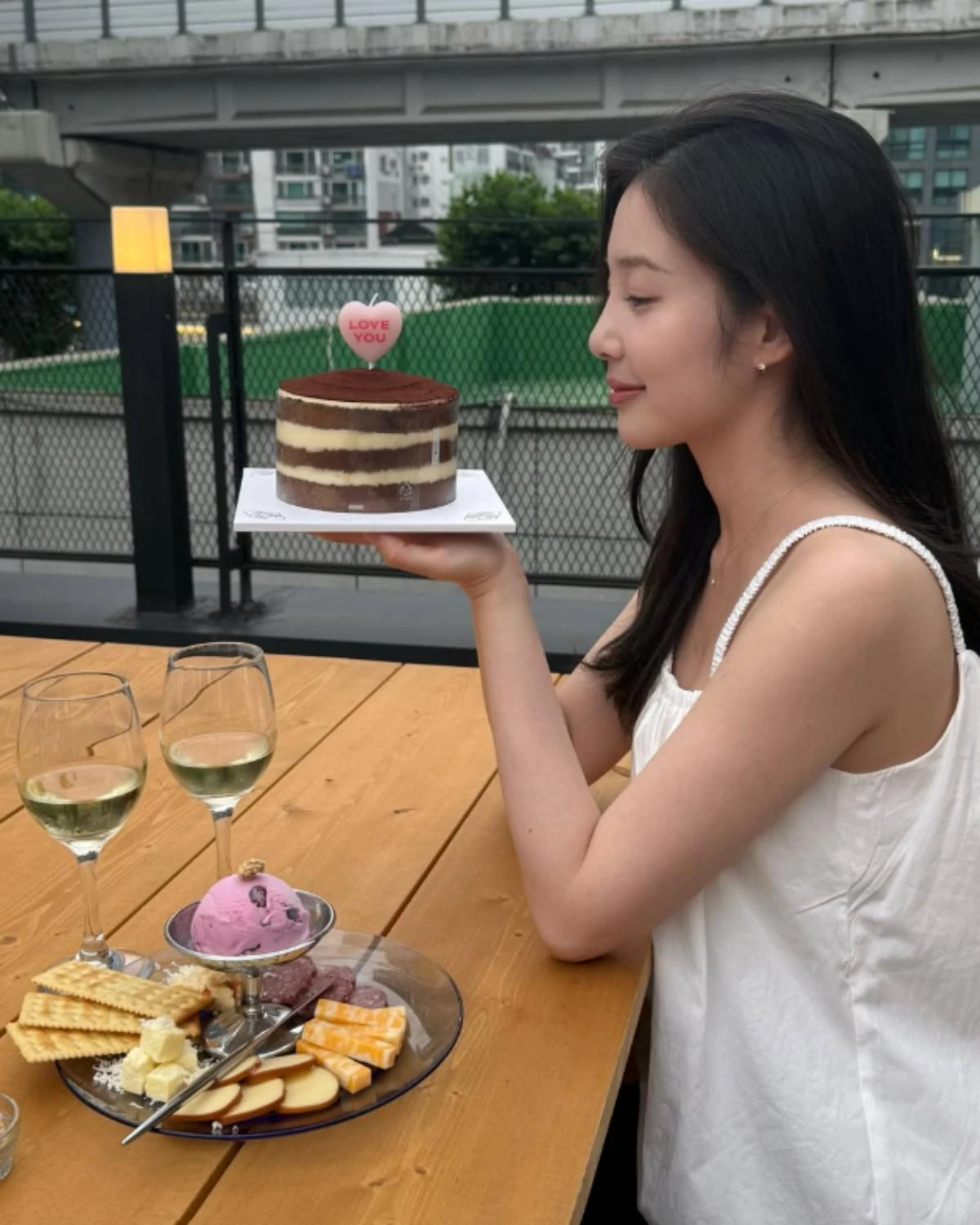 배우 윤채경, 생일 게시물