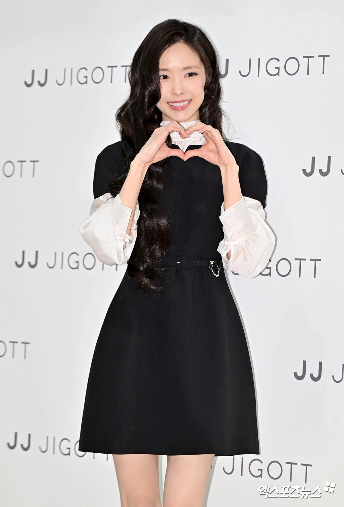 손나은.