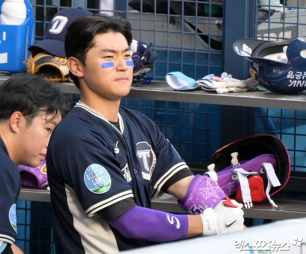 11일 오후 서울 송파구 잠실야구장에서 열린 '2026 신한 SOL KBO 올스타전' 경기, 3회 나눔올스타 김도영이 더그아웃에서 보호장비를 정리하고 있다. 엑스포츠뉴스 DB