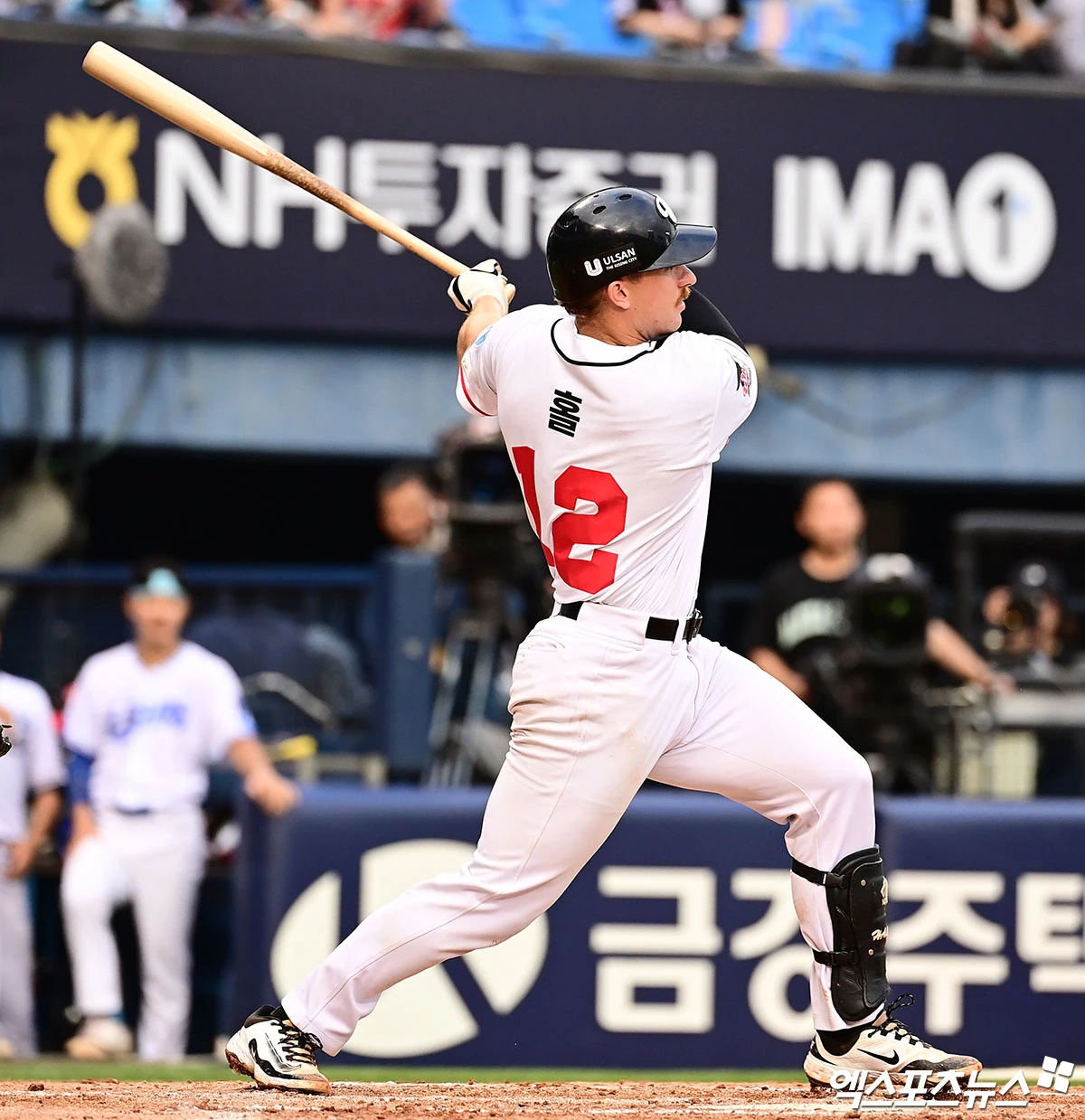 10일 오후 서울 송파구 잠실야구장에서 열린 '2026 신한 SOL KBO 퓨처스 올스타전' 북부리그와 남부리그의 경기, 4회말 1사 1루 남부 홀이 타격하고 있다. 엑스포츠뉴스 DB