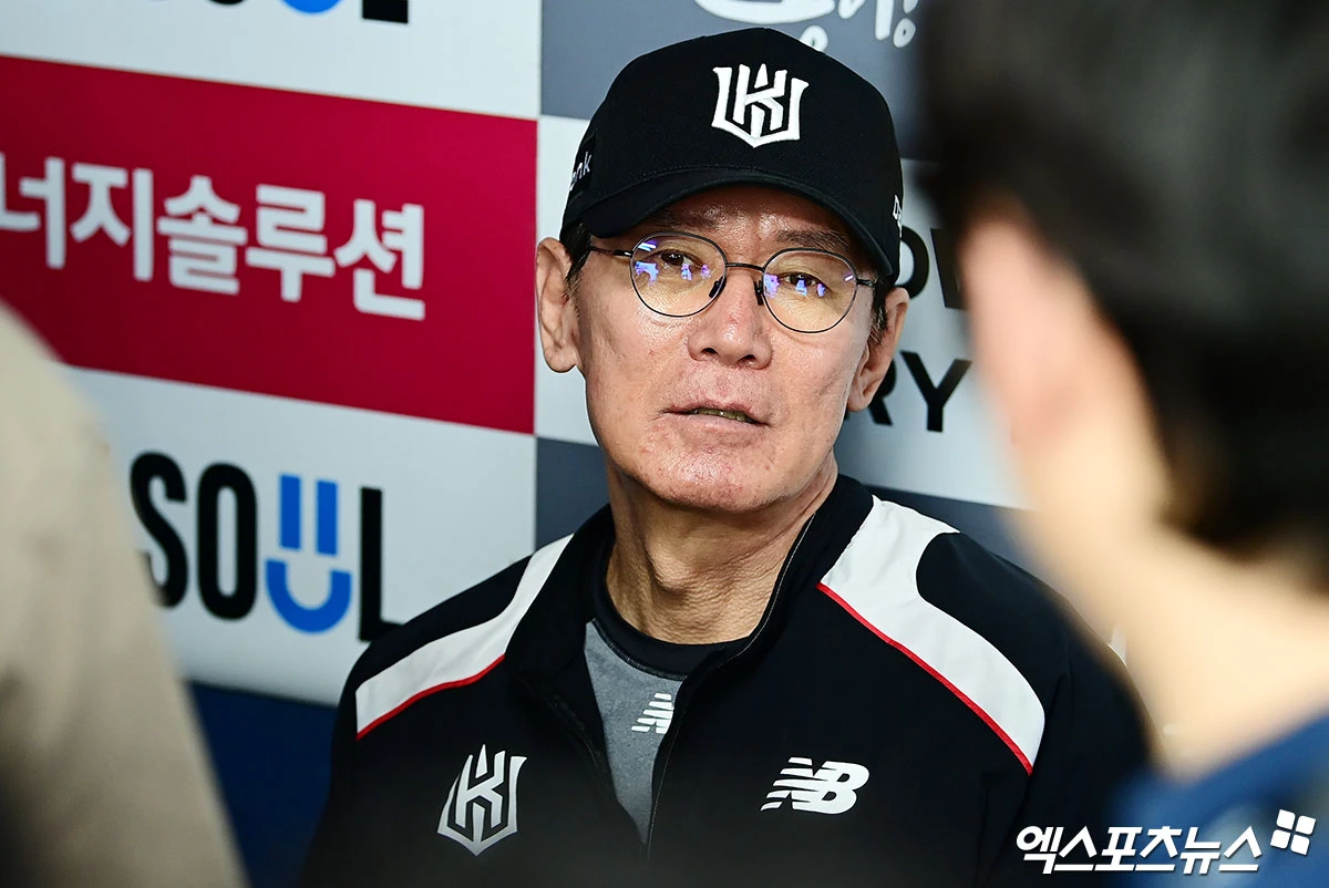 이강철 KT 위즈 감독이 16일 서울 잠실야구장에서 열리는 2026 신한 SOL KBO리그 LG 트윈스와의 후반기 첫 경기에 앞서 공식 인터뷰를 진행했다. 사진 박지영 기자