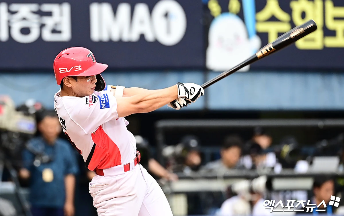 10일 오후 서울 송파구 잠실야구장에서 열린 '2026 신한 SOL KBO 퓨처스 올스타전' 북부리그와 남부리그의 경기, 3회말 2사 남부 엄준현이 타격하고 있다. 엑스포츠뉴스 DB