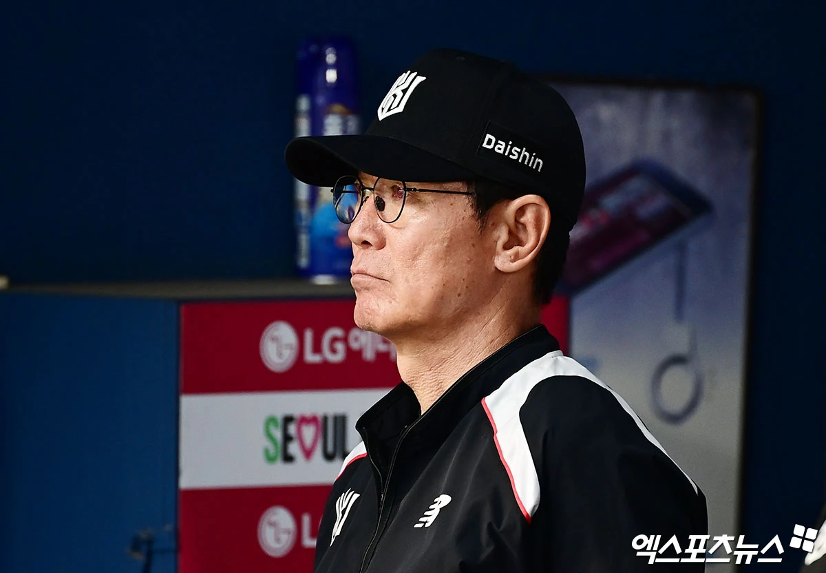 이강철 감독이 이끄는 KT 위즈가 16일 서울 잠실야구장에서 열린 2026 신한 SOL KBO리그 LG와의 팀 간 9차전에서 4-3으로 이겼다. 사진 박지영 기자