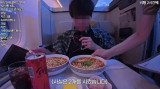 '기내식 20차례 주문' 78만 먹방 유튜버, 영상 삭제+사과 "욕심 과했다" [엑's 이슈]