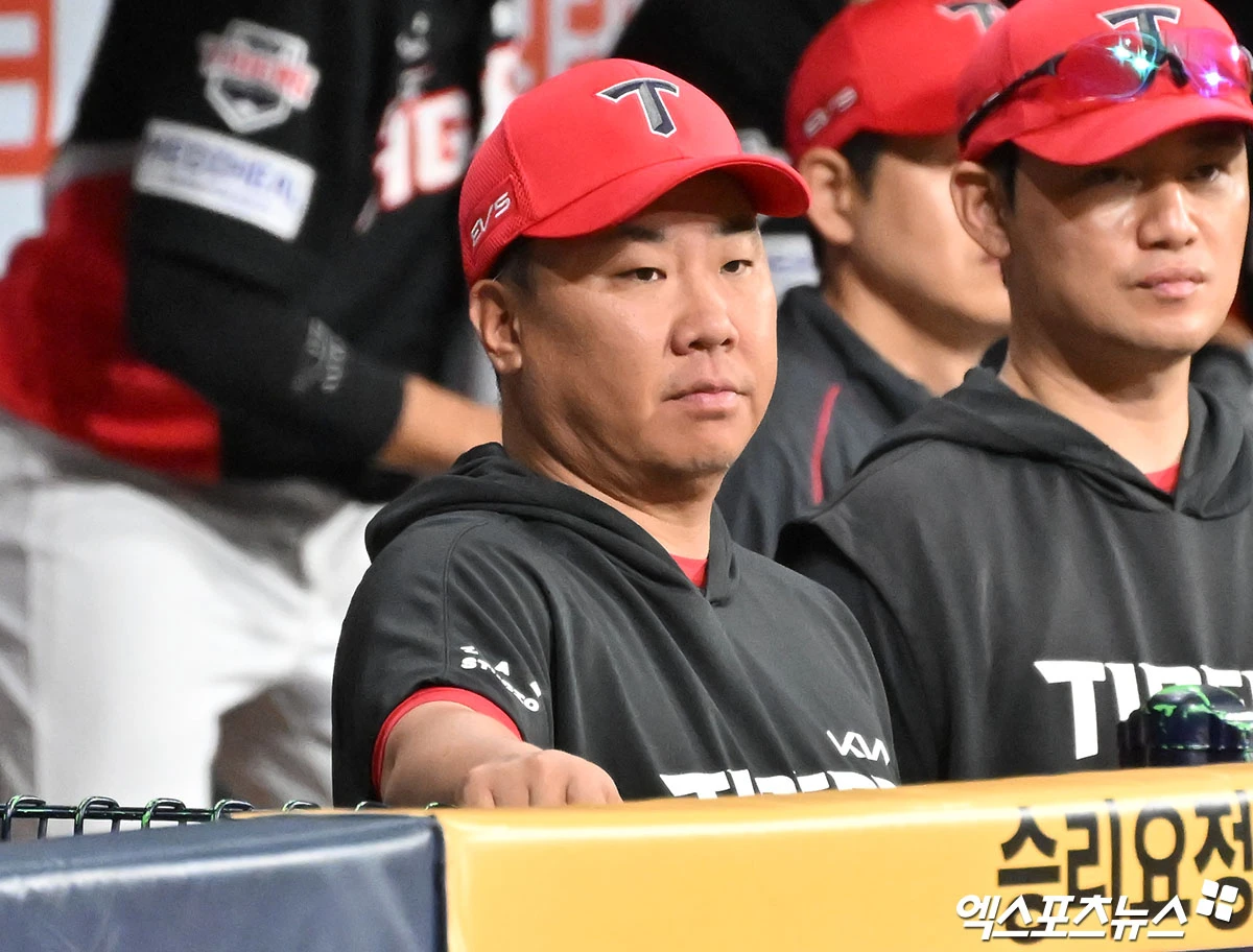 23일 오후 서울 구로구 고척스카이돔에서 열린 '2026 신한 SOL Bank KBO리그' KIA 타이거즈와 키움 히어로즈의 경기, KIA 이범호 감독이 경기를 지켜보고 있다. 엑스포츠뉴스 DB