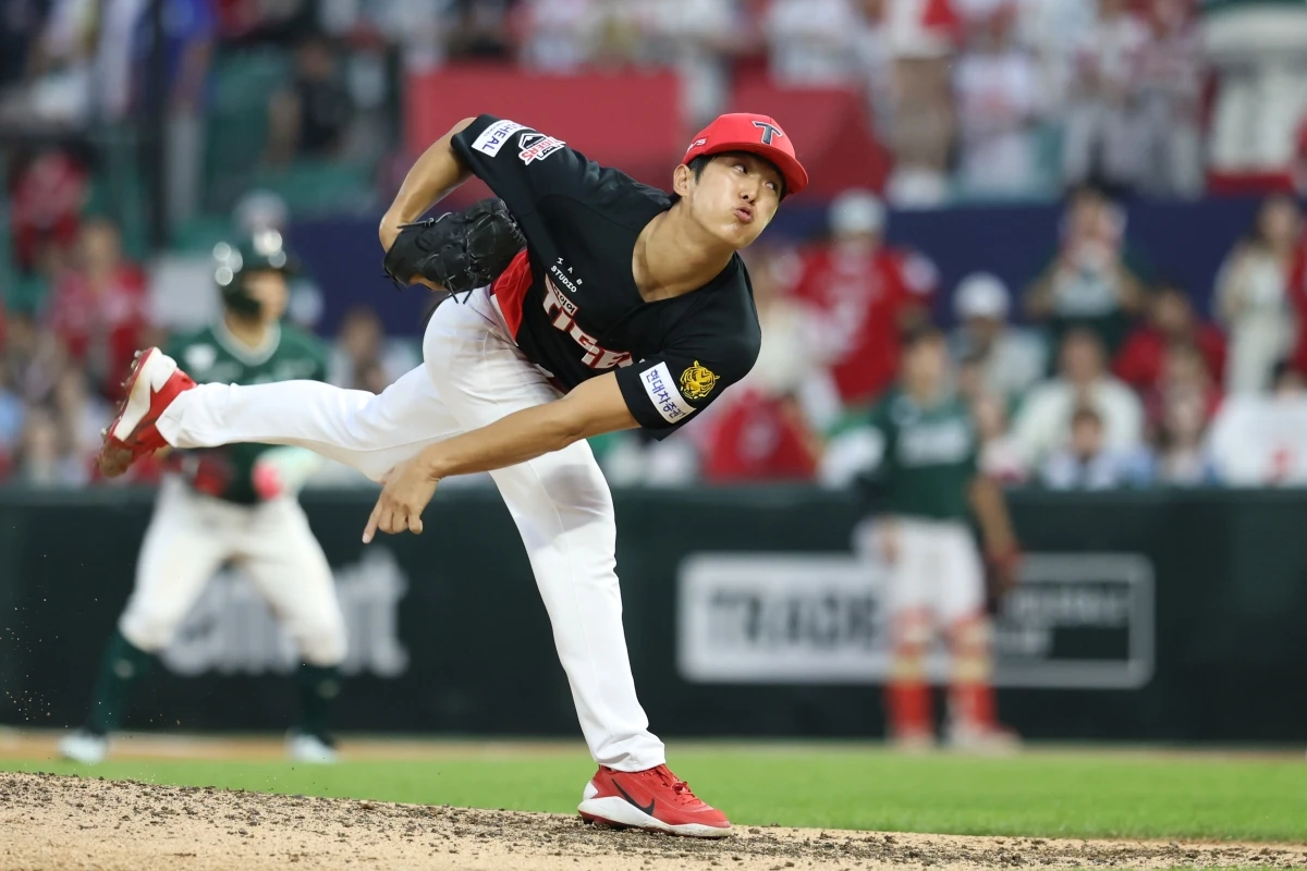 17일 오후 인천SSG랜더스필드에서 열린 '2026 신한 SOL KBO리그' KIA 타이거즈와 SSG 랜더스의 경기, 4회말 2사 1루 KIA 이의리가 공을 힘차게 던지고 있다. KIA 타이거즈