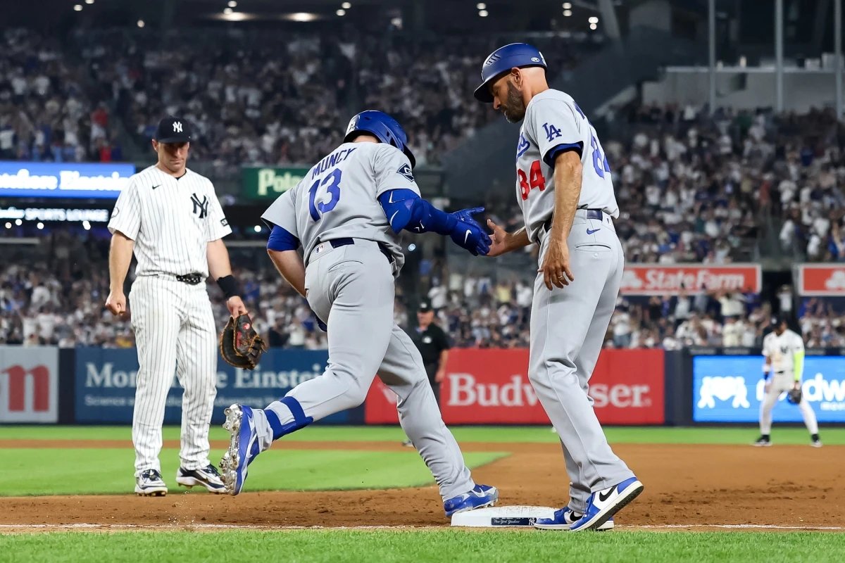 18일(한국시간) 미국 뉴욕주 브롱스의 양키스타디움에서 열린 2026 미국 메이저리그(MLB) LA 다저스와 뉴욕 양키스의 경기, 7회초 무사 1루 다저스 맥스 먼시가 투런 홈런을 날린 뒤 그라운드를 돌고 있다. 연합뉴스