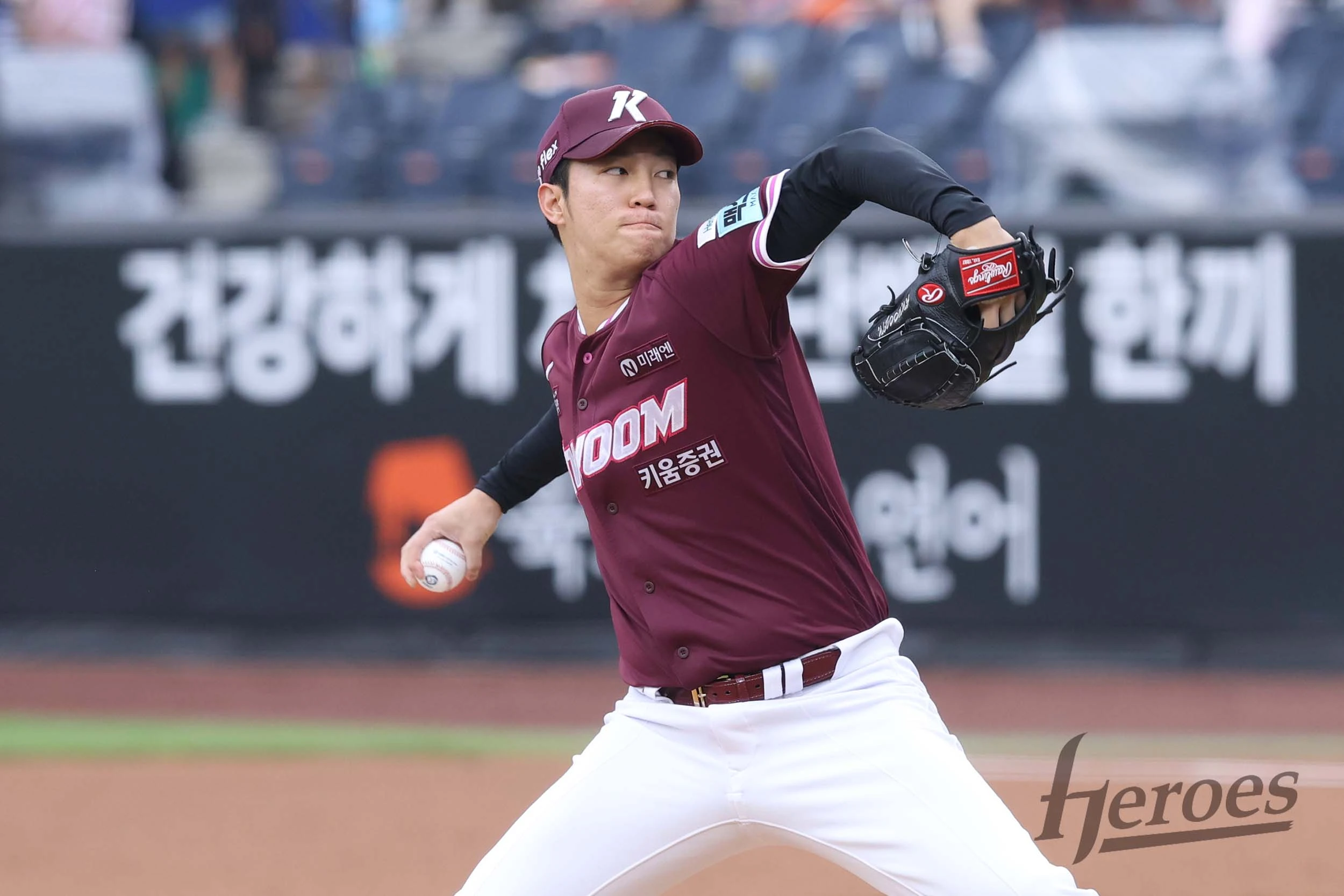 키움 히어로즈 에이스 안우진이 18일 대전 한화생명 볼파크에서 열린 2026 신한 SOL KBO리그 한화와의 팀 간 11차전에 선발등판, 6이닝 1실점으로 호투했다. 사진 키움 히어로즈