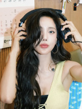 바다, ♥11살 연하 남편 홀릴 '핫한' 비주얼…46세 안 믿기는 미모 [★해시태그]