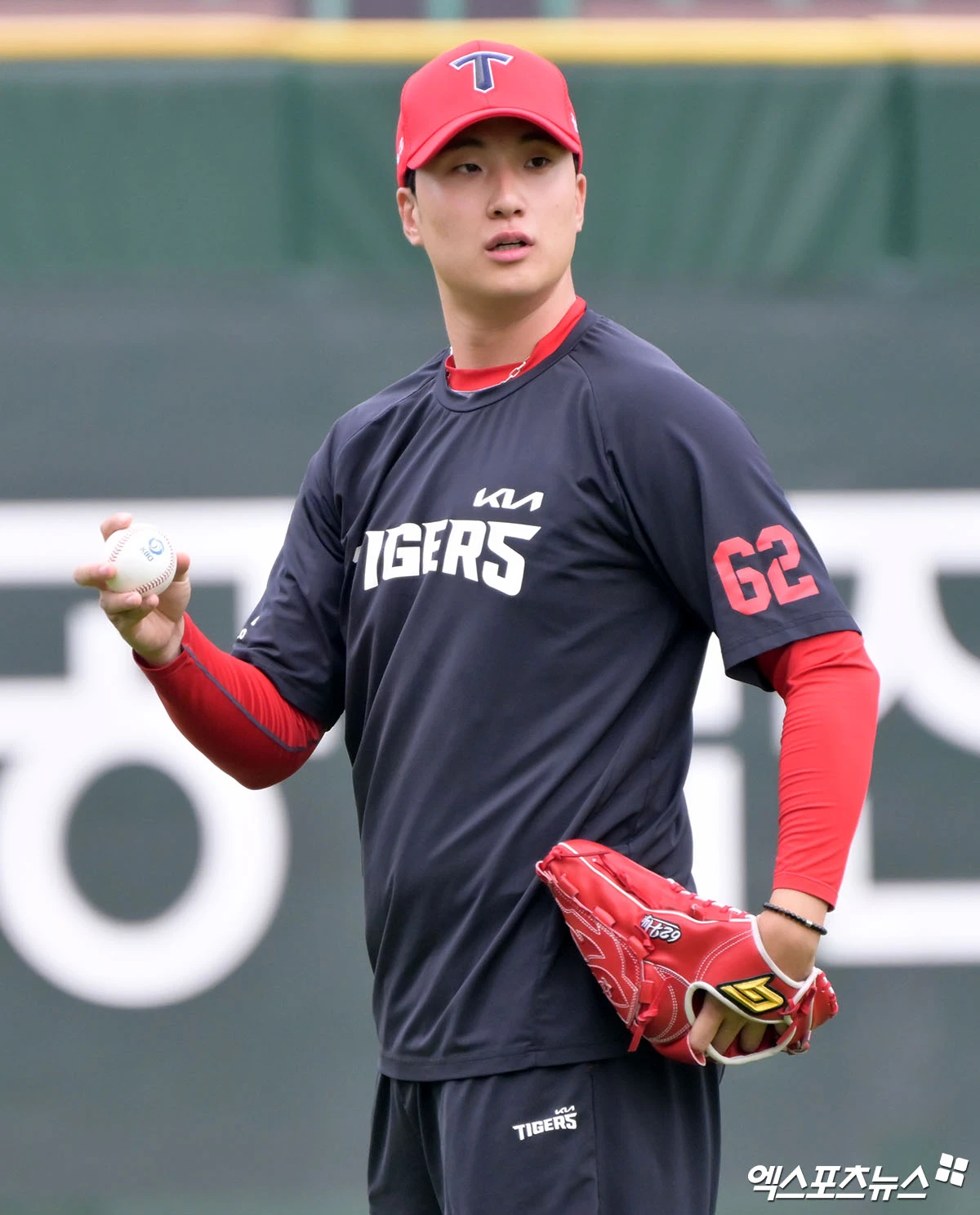 16일 오후 인천SSG랜더스필드에서 열리는 '2026 신한 SOL Bank KBO리그' KIA 타이거즈와 SSG 랜더스의 경기, KIA 정해영이 훈련에 임하고 있다. 엑스포츠뉴스 DB
