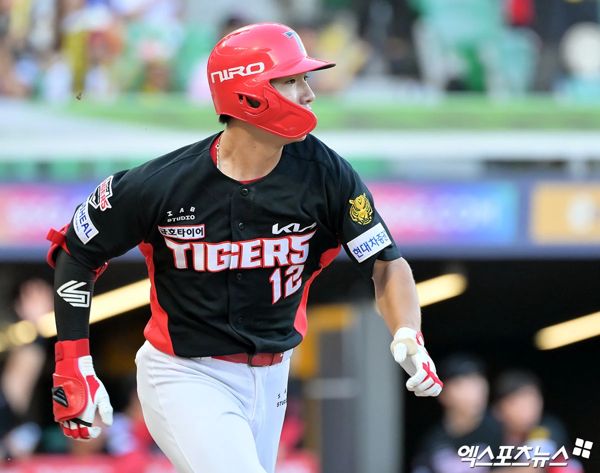 18일 오후 인천SSG랜더스필드에서 열린 '2026 신한 SOL Bank KBO리그' KIA 타이거즈와 SSG 랜더스의 경기, 3회초 KIA 정현창이 우전안타를 날리고 있다. 엑스포츠뉴스 DB
