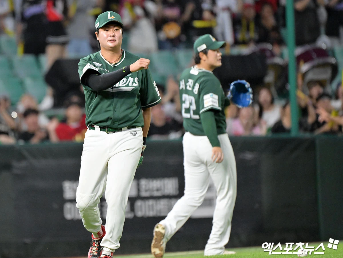 18일 오후 인천SSG랜더스필드에서 열린 '2026 신한 SOL Bank KBO리그' KIA 타이거즈와 SSG 랜더스의 경기, 7회초 1사 SSG 고명준이 KIA 박상준의 타구를 잡지 못하고 있다. 인천, 김한준 기자