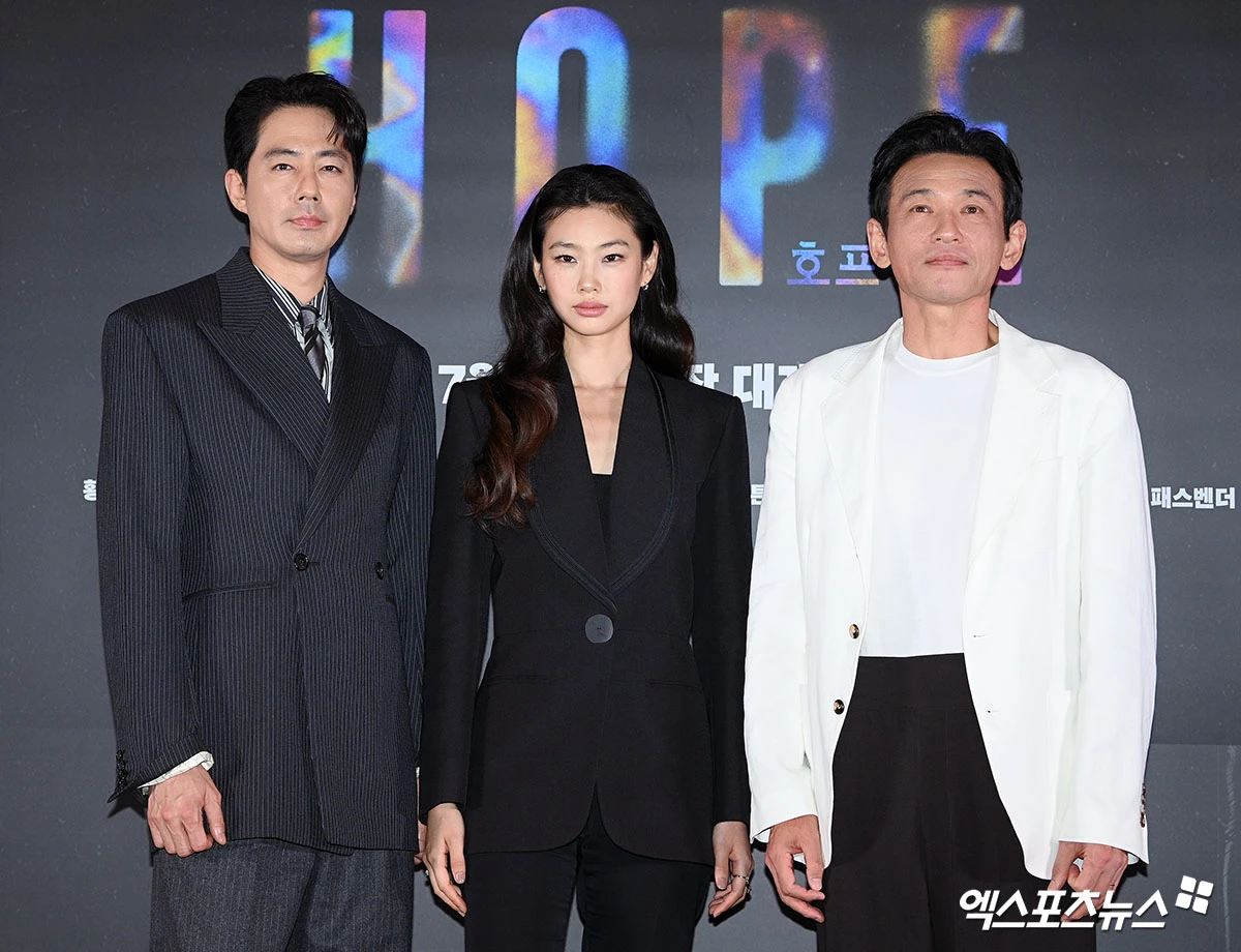 영화 호프의 주연 배우 조인성, 정호연, 황정민