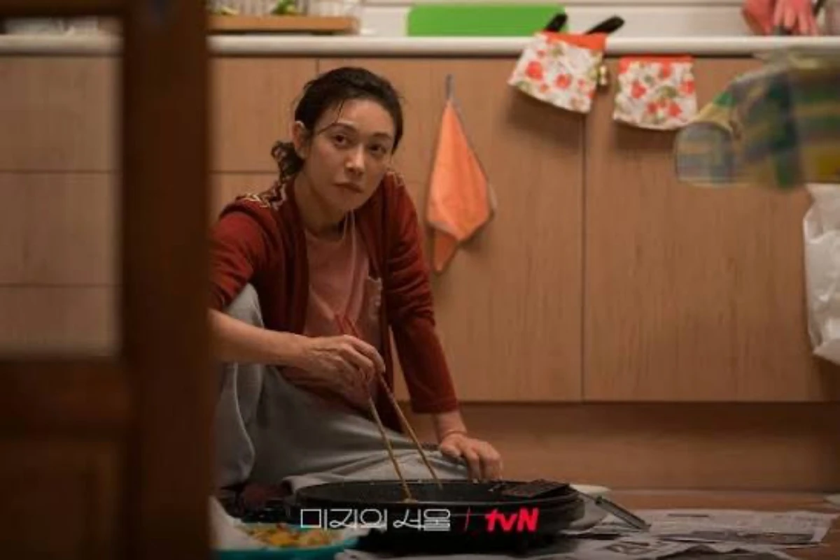 tvN 드라마 미지의서울에 출연한 배우 장영남