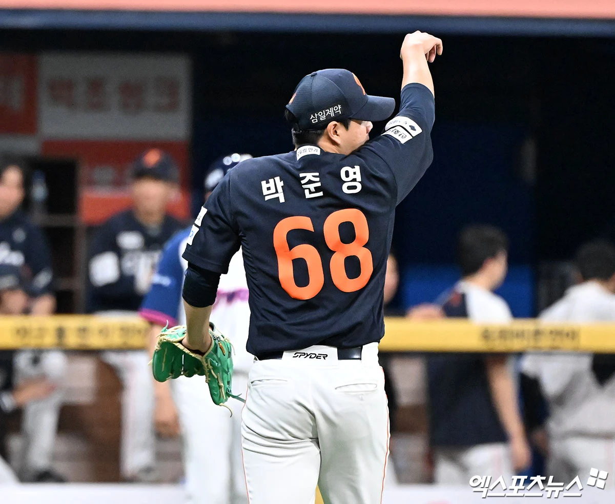 13일 오후 서울 구로구 고척스카이돔에서 열린 '2026 신한 SOL Bank KBO리그' 한화 이글스와 키움 히어로즈의 경기, 6회말 2사 3루 한화 박준영이 키움 김웅빈을 삼진으로 잡은 후 기뻐하고 있다. 엑스포츠뉴스 DB