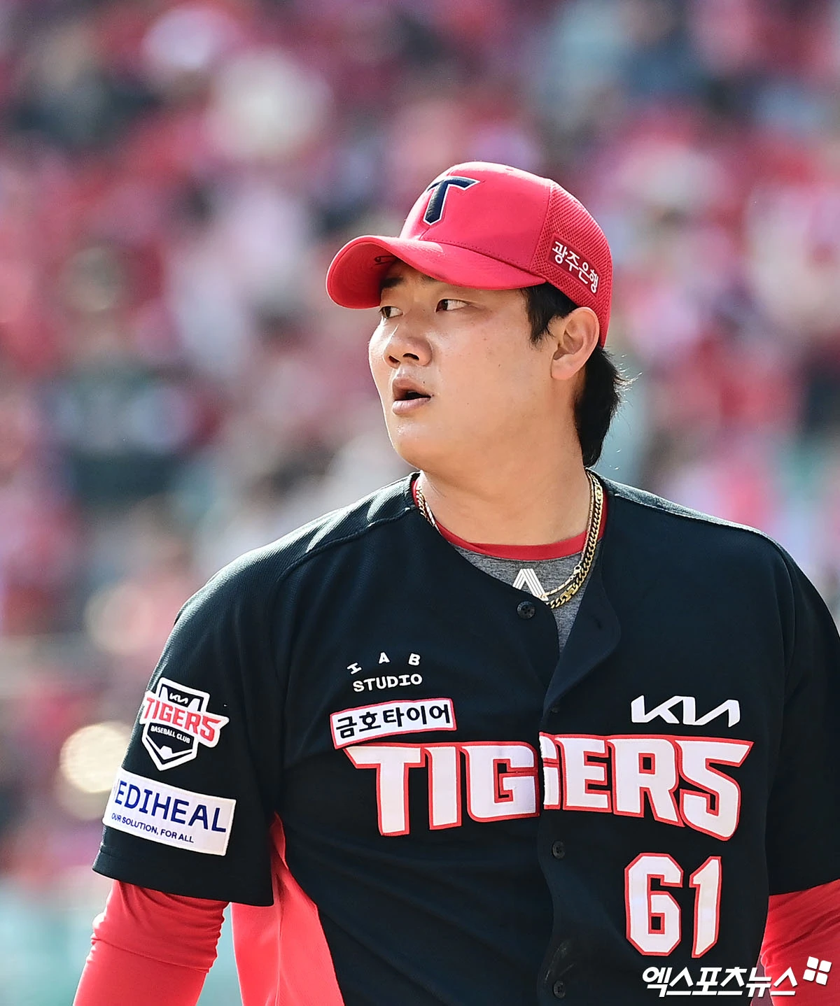 29일 오후 인천SSG랜더스필드에서 열린 '2026 신한 SOL Bank KBO리그' KIA 타이거즈와 SSG 랜더스의 경기, 6회말 종료 후 KIA 김시훈이 더그아웃으로 향하고 있다. 엑스포츠뉴스 DB