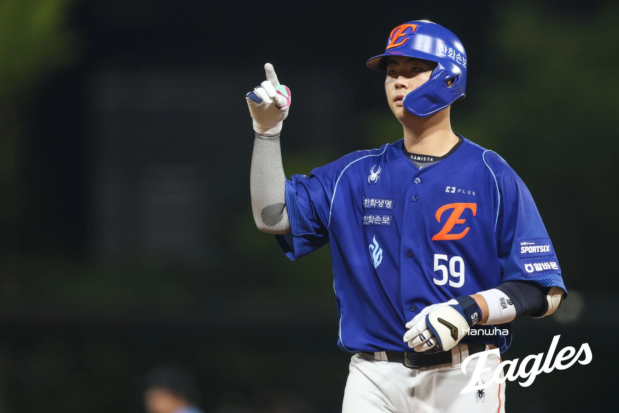 22일 오후 광주-KIA챔피언스필드에서 열린 '2026 신한 SOL KBO리그' 한화 이글스와 KIA 타이거즈의 경기, 9회초 1사 2, 3루 허인서가 2타점 적시타를 때린 뒤 세리머니를 하고 있다. 한화 이글스