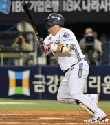 1타점 적시타 날리는 김기연[포토]