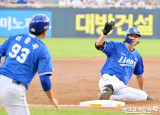 구자욱 ‘3루까지 슬라이딩’[포토]